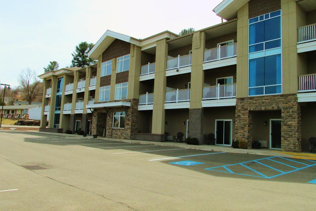 Crystal Springs Inn And Suites Towanda Exterior photo