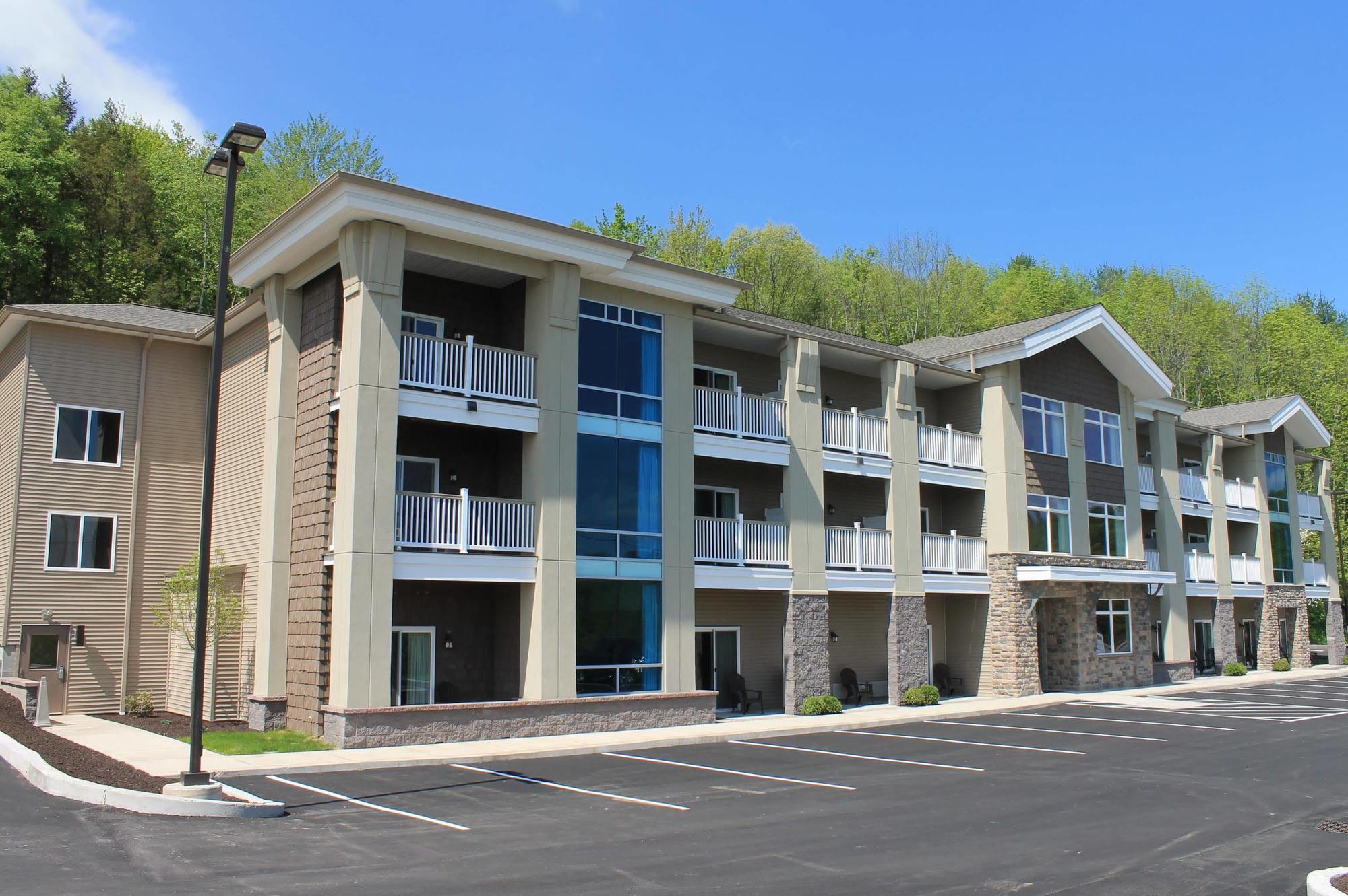 Crystal Springs Inn And Suites Towanda Exterior photo