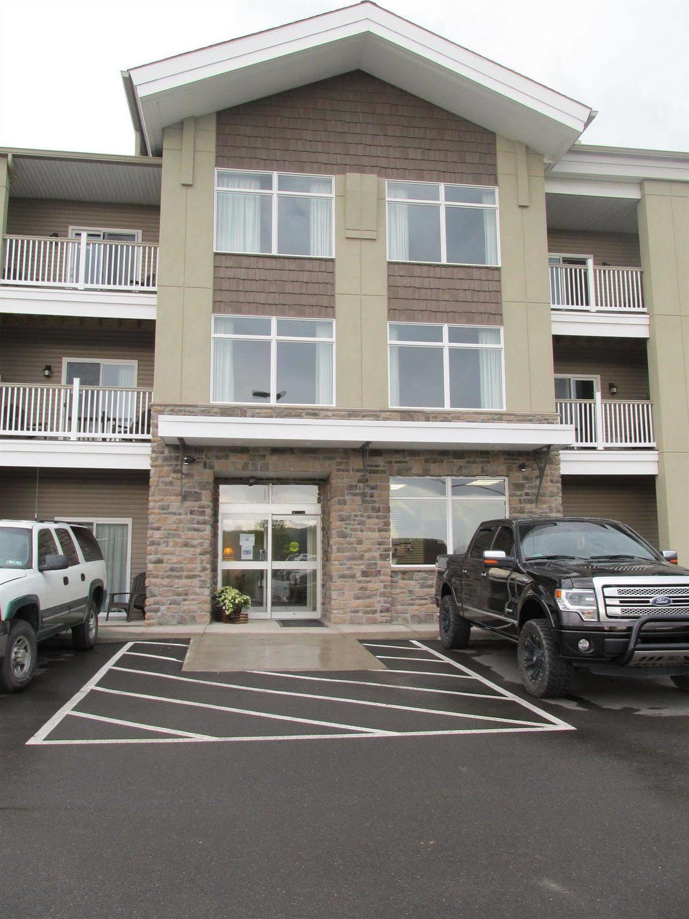 Crystal Springs Inn And Suites Towanda Exterior photo